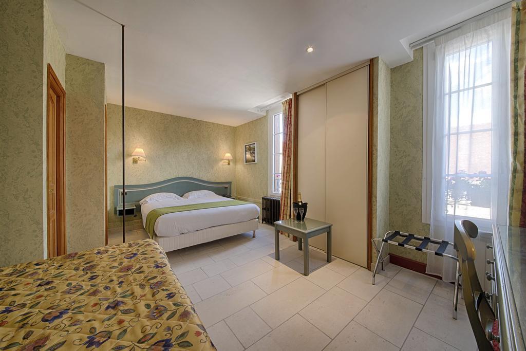 Logis Le Tadorne Hotel Piney Екстериор снимка