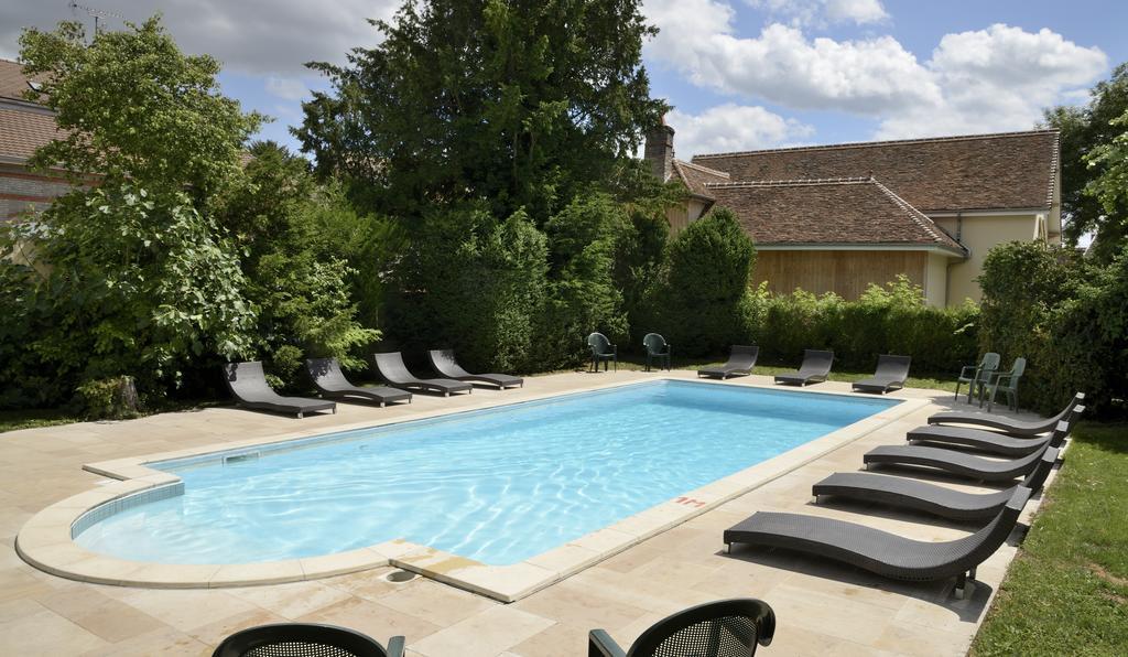 Logis Le Tadorne Hotel Piney Екстериор снимка