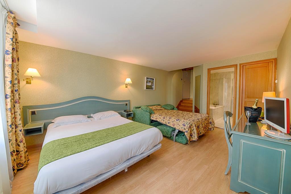 Logis Le Tadorne Hotel Piney Екстериор снимка