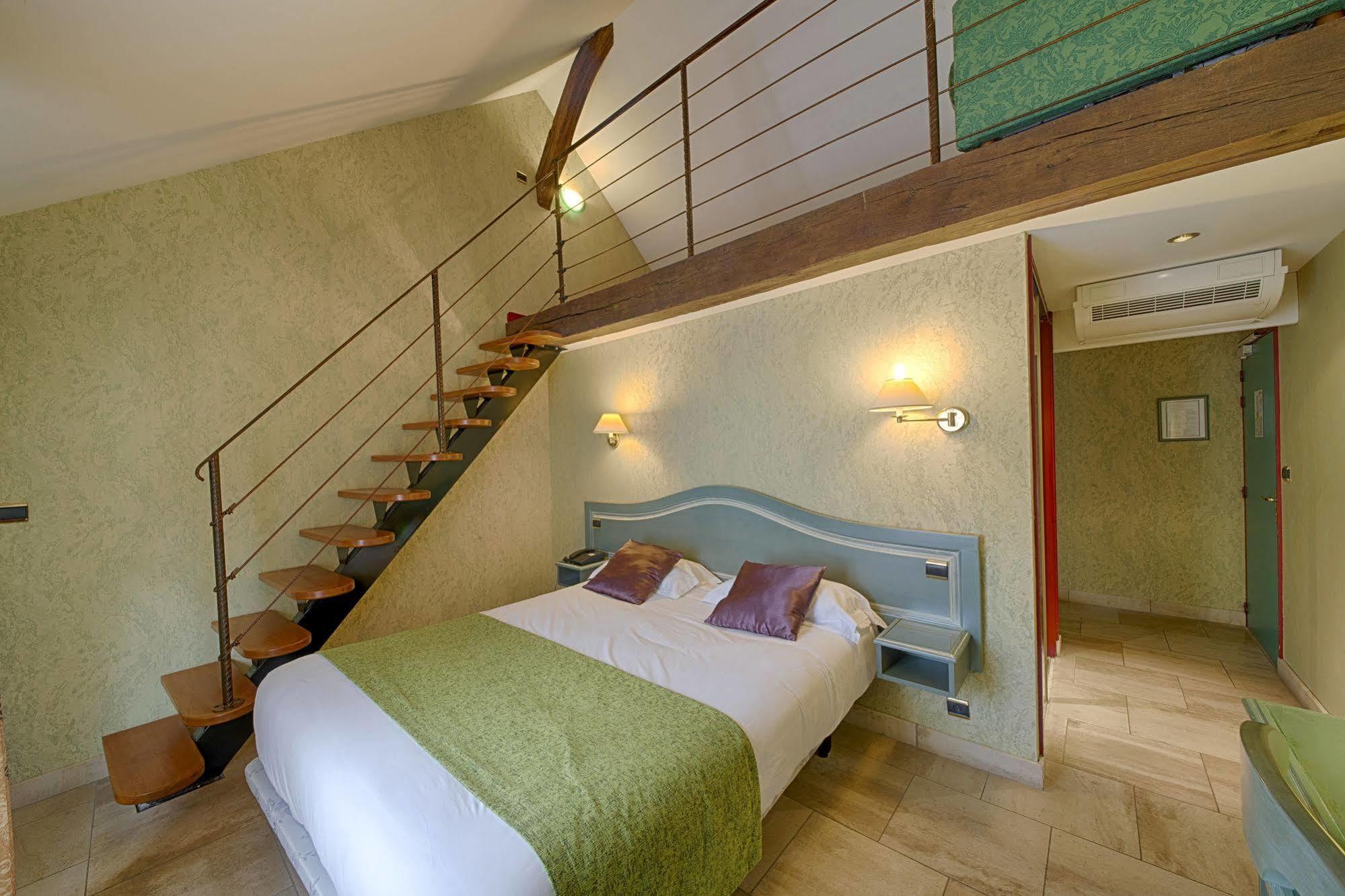 Logis Le Tadorne Hotel Piney Екстериор снимка