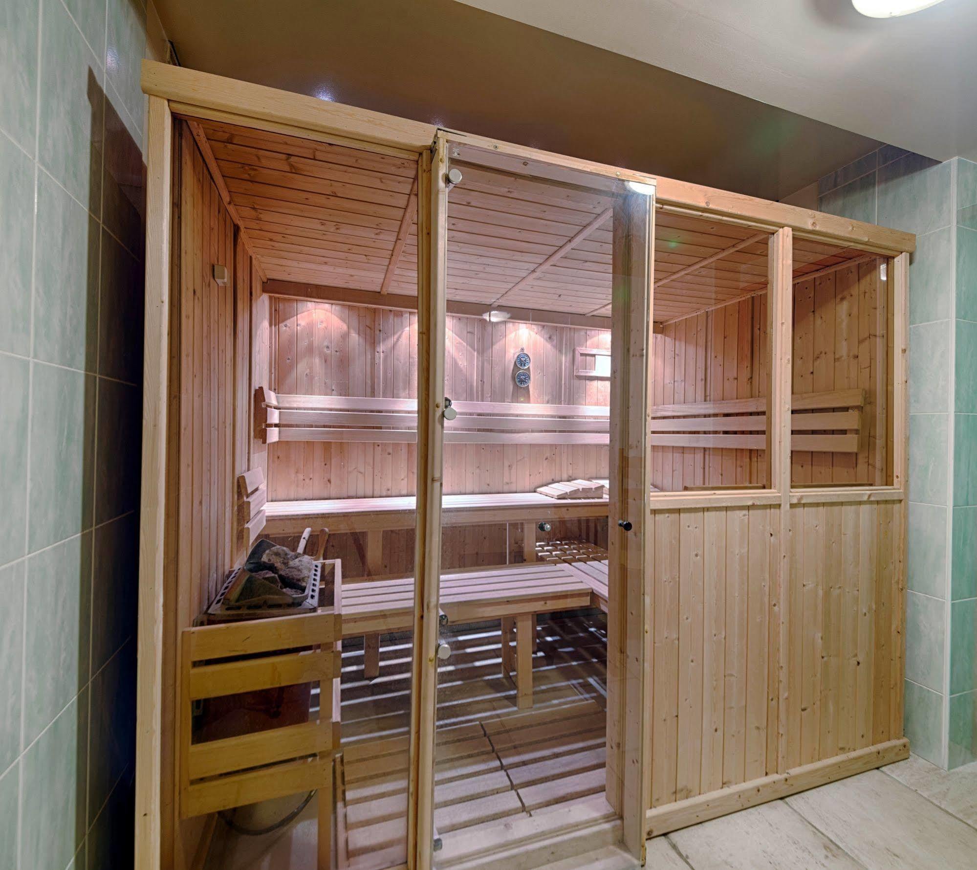 Logis Le Tadorne Hotel Piney Екстериор снимка