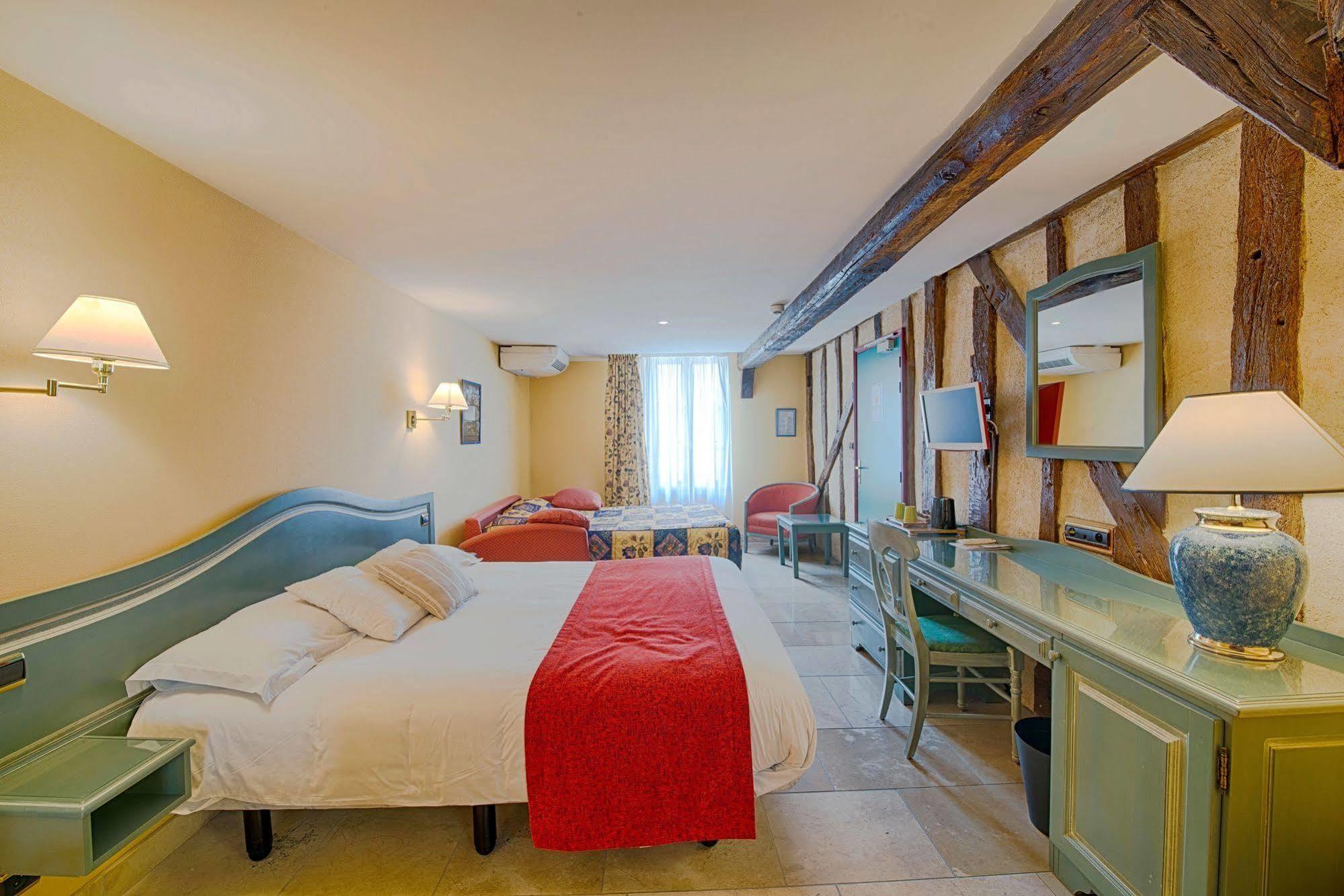 Logis Le Tadorne Hotel Piney Екстериор снимка